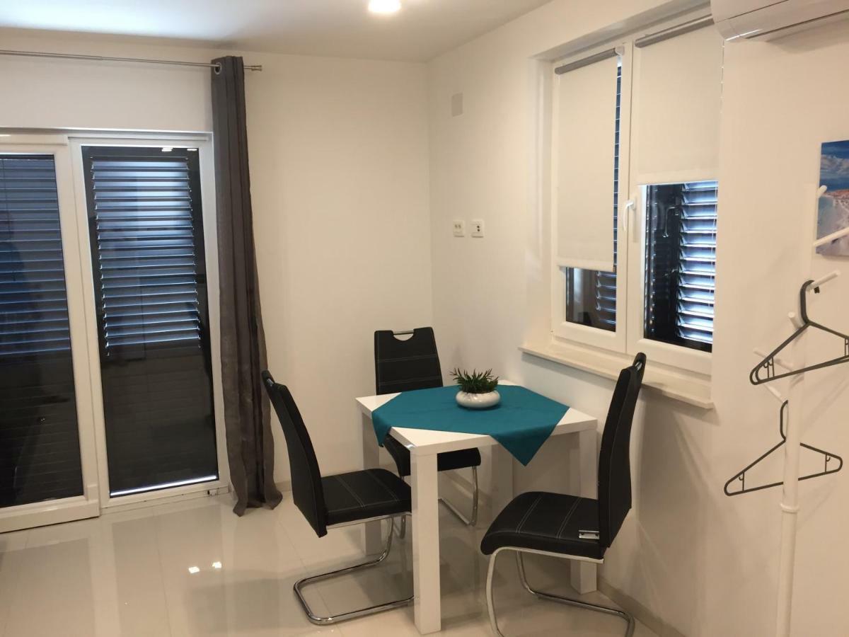 Breitling Apartments With Pool Biograd Na Moru Extérieur photo